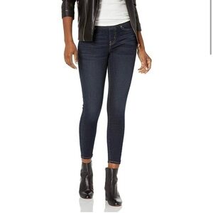 NWT Signature‎ Levi Strauss & Co Gold Label Totally Shaping Skinny Jeans Size 2L